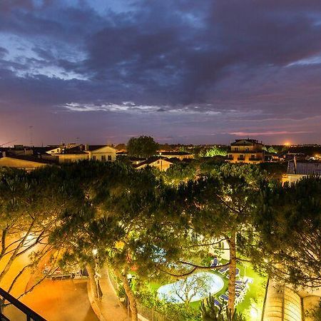 Hotel Manzoni Lido di Jesolo Bagian luar foto
