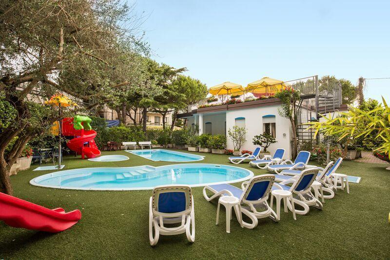 Hotel Manzoni Lido di Jesolo Bagian luar foto