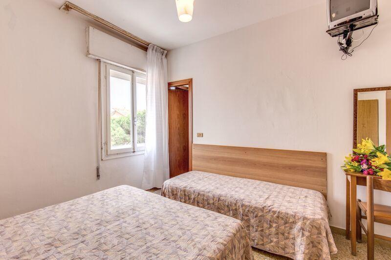 Hotel Manzoni Lido di Jesolo Bagian luar foto