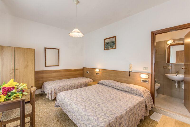 Hotel Manzoni Lido di Jesolo Bagian luar foto
