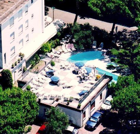 Hotel Manzoni Lido di Jesolo Bagian luar foto
