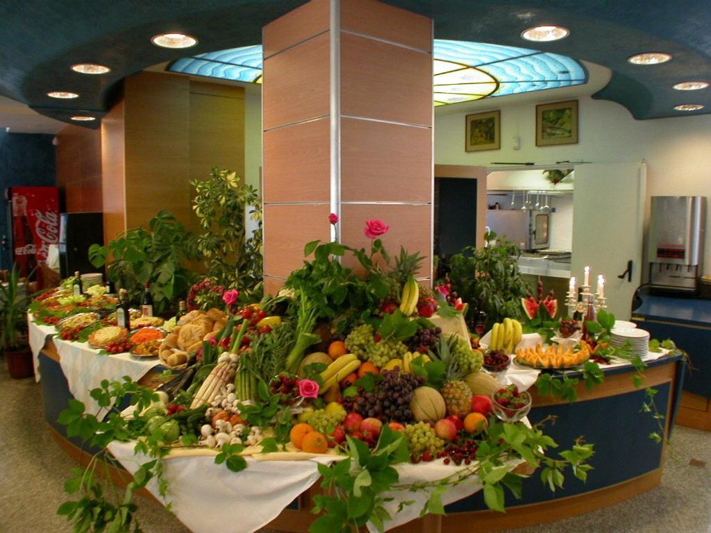 Hotel Manzoni Lido di Jesolo Bagian luar foto