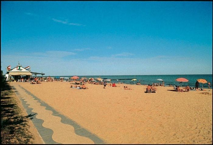 Hotel Manzoni Lido di Jesolo Bagian luar foto