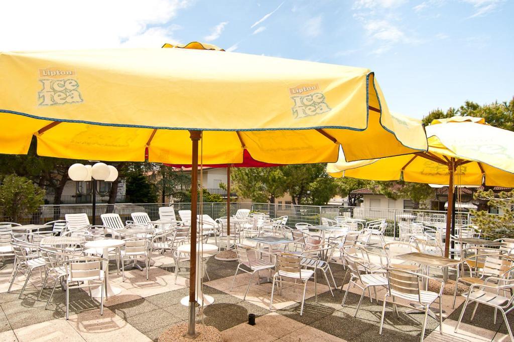 Hotel Manzoni Lido di Jesolo Bagian luar foto